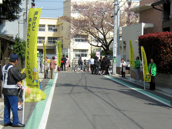 あいさつ運動の様子